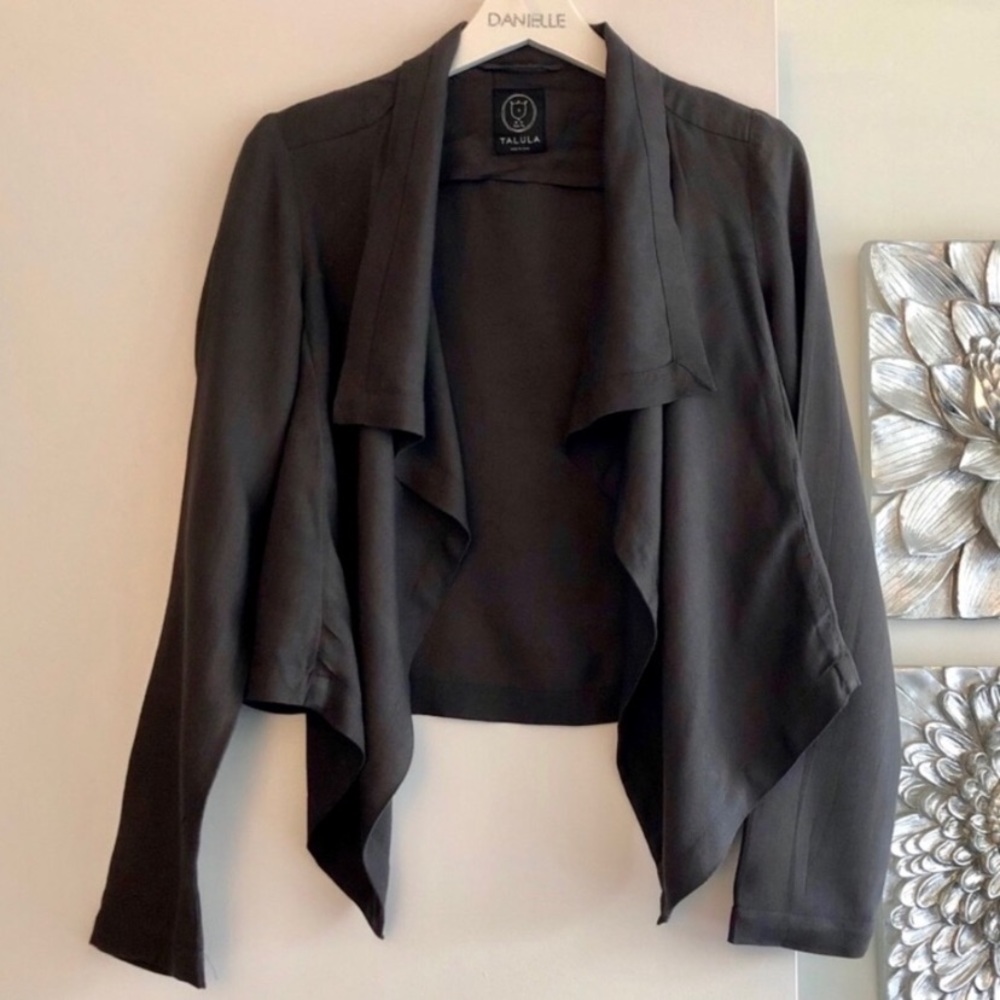 TALULA (ARITZIA) Cropped Open Blazer